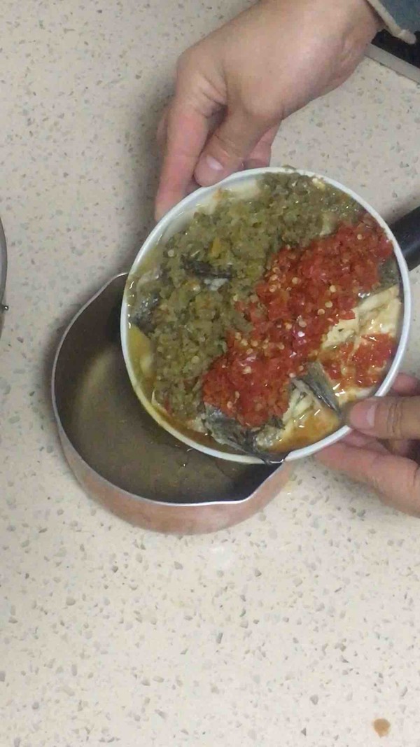 雙椒蒸鱸魚的做法-酸辣味蒸菜譜-易網健康養生網 雙椒蒸鱸魚的做法-酸辣味蒸菜譜