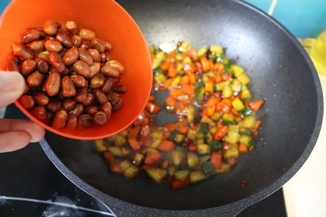 家庭版宮保雞丁的做法-家常味炒菜譜-易網健康養生網 家庭版宮保雞丁的做法-家常味炒菜譜