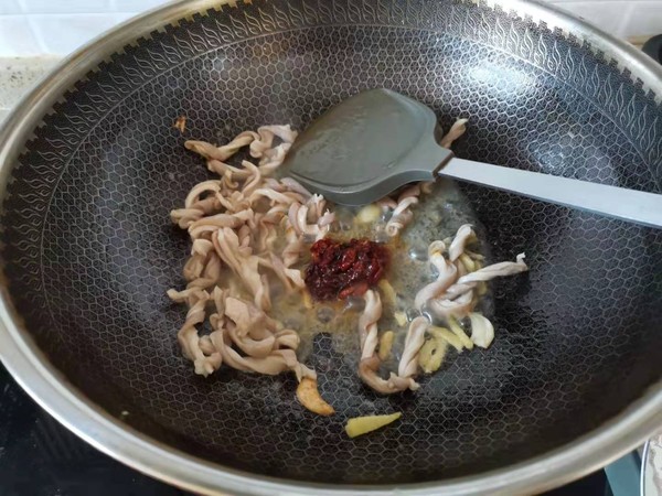 三椒紅油肚片的做法-香辣味炒菜譜-易網(wǎng)健康養(yǎng)生網(wǎng) 三椒紅油肚片的做法-香辣味炒菜譜