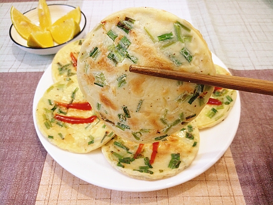 香蔥雞蛋餅的做法-蔥香味煎菜譜-易網(wǎng)健康養(yǎng)生網(wǎng) 香蔥雞蛋餅的做法-蔥香味煎菜譜