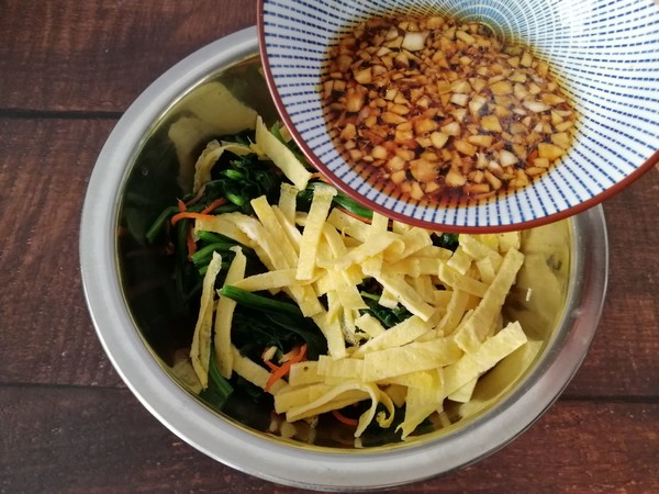 菠菜拌雞蛋的做法-家常味拌菜譜-易網(wǎng)健康養(yǎng)生網(wǎng) 菠菜拌雞蛋的做法-家常味拌菜譜