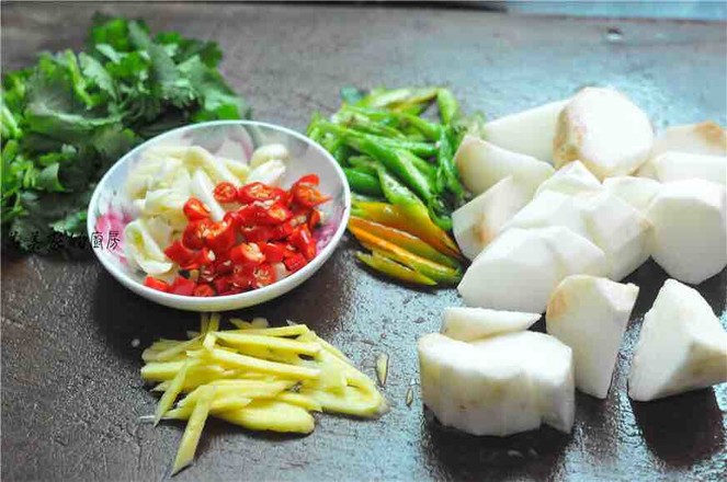 山藥燜雞的做法-咸鮮味燜菜譜-易網<a href=http://www.jsjjzhkt.cn/ target=_blank class=infotextkey>健康養生</a>網 山藥燜雞的做法-咸鮮味燜菜譜