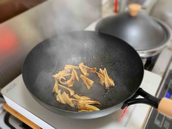 超簡單的辣炒雞脆骨的做法-香辣味炒菜譜-易網(wǎng)健康養(yǎng)生網(wǎng) 超簡單的辣炒雞脆骨的做法-香辣味炒菜譜