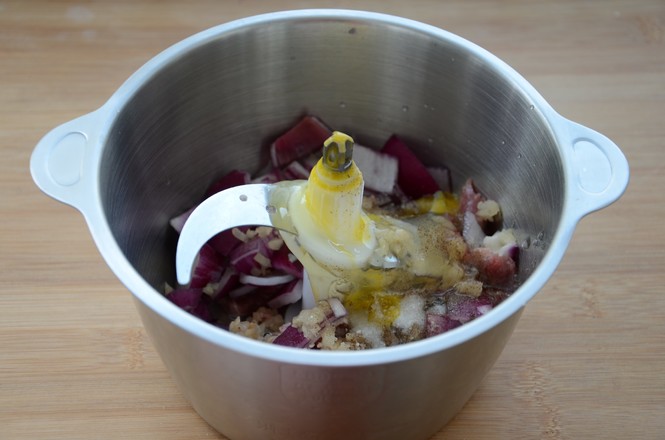 黑椒牛肉香腸的做法-黑椒味蒸菜譜-易網健康養生網 黑椒牛肉香腸的做法-黑椒味蒸菜譜