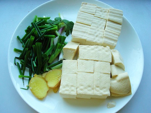 豆腐燉魚頭的做法-家常味燉菜譜-易網健康養生網 豆腐燉魚頭的做法-家常味燉菜譜