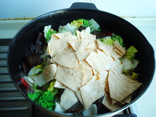 黃心菜燉血塊的做法-家常味燉菜譜-易網健康養生網 黃心菜燉血塊的做法-家常味燉菜譜