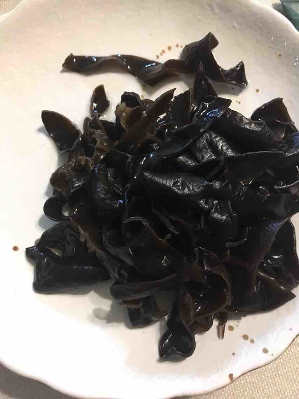 木耳拌紫甘藍的做法-酸甜味拌菜譜