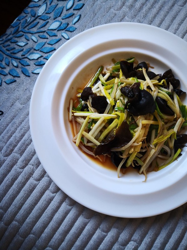 綠豆芽炒蒜苗的做法-家常味炒菜譜