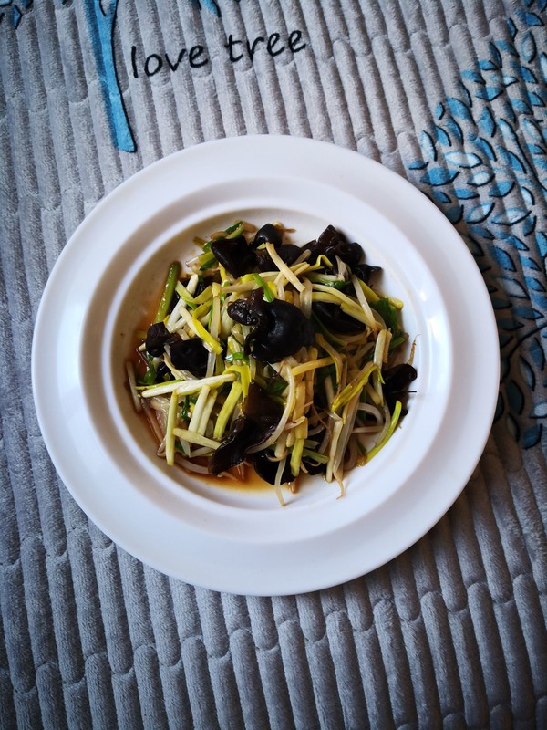 綠豆芽炒蒜苗的做法-家常味炒菜譜