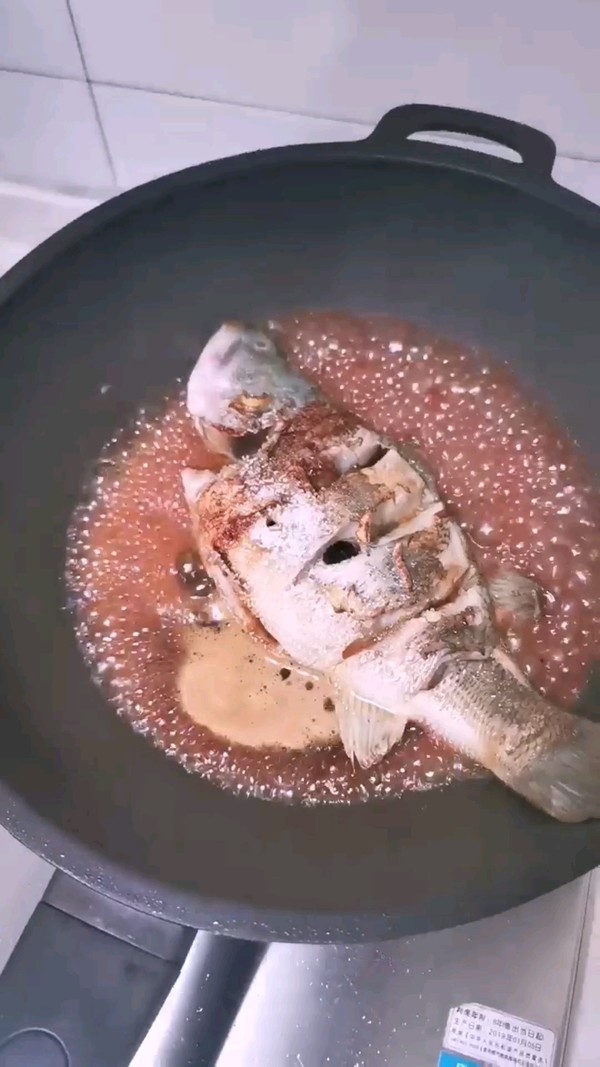 紅燒鱸魚的做法-家常味煮菜譜-易網健康養生網 紅燒鱸魚的做法-家常味煮菜譜