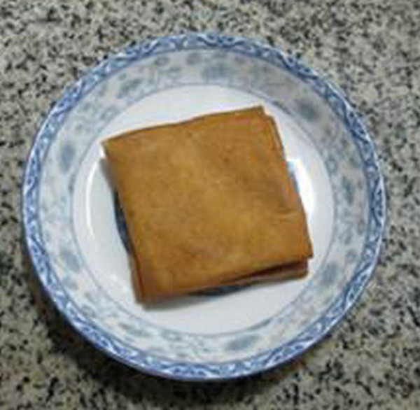 黑木耳香干炒芹菜的做法-家常味炒菜譜-易網(wǎng)健康養(yǎng)生網(wǎng) 黑木耳香干炒芹菜的做法-家常味炒菜譜