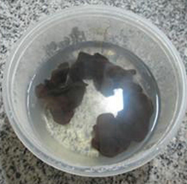 黑木耳香干炒芹菜的做法-家常味炒菜譜-易網(wǎng)健康養(yǎng)生網(wǎng) 黑木耳香干炒芹菜的做法-家常味炒菜譜