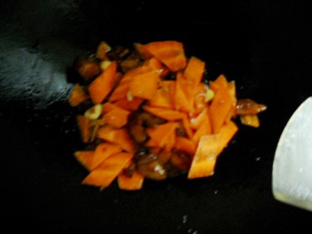 木耳燒鴿蛋的做法-家常味燒菜譜-易網(wǎng)健康養(yǎng)生網(wǎng) 木耳燒鴿蛋的做法-家常味燒菜譜