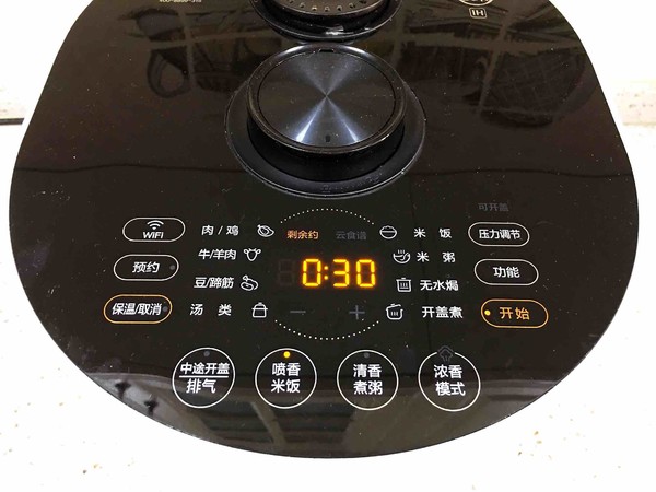 秒殺飯店的宮保雞丁蓋澆飯的做法-咸鮮味炒菜譜-易網健康養生網 秒殺飯店的宮保雞丁蓋澆飯的做法-咸鮮味炒菜譜