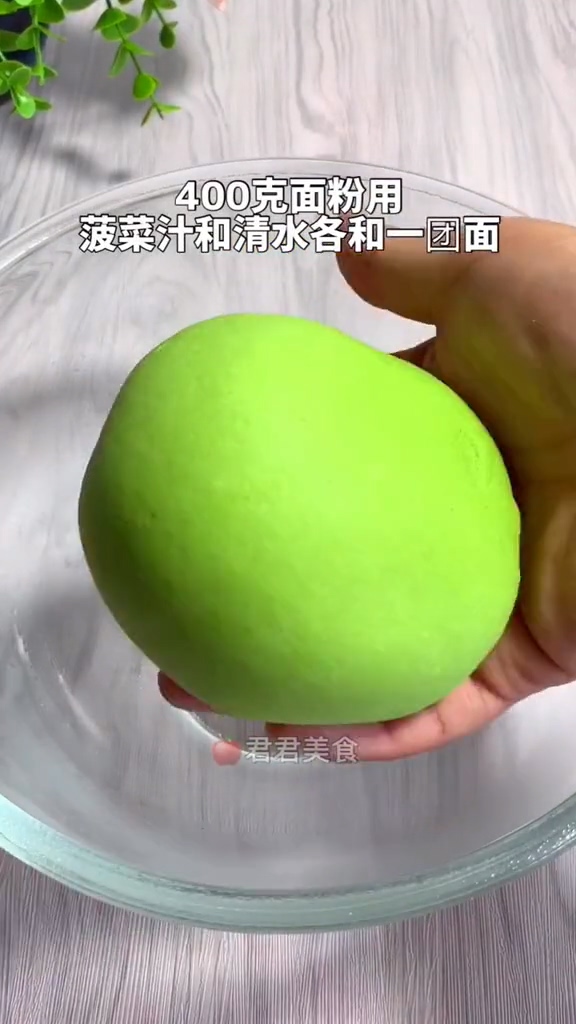 白菜蒸餃的做法-家常味蒸菜譜-易網(wǎng)<a href=http://www.jsjjzhkt.cn/ target=_blank class=infotextkey>健康養(yǎng)生</a>網(wǎng) 白菜蒸餃的做法-家常味蒸菜譜