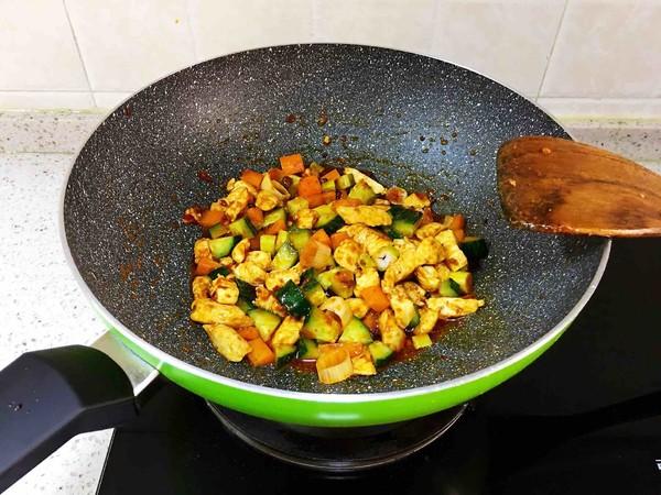 秒殺飯店的宮保雞丁蓋澆飯的做法-咸鮮味炒菜譜-易網健康養生網 秒殺飯店的宮保雞丁蓋澆飯的做法-咸鮮味炒菜譜