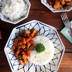 秒殺飯店的宮保雞丁蓋澆飯的做法-咸鮮味炒菜譜