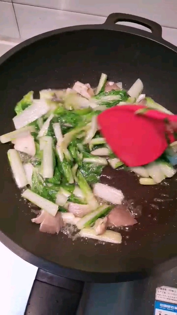 大白菜炒菇的做法-家常味炒菜譜-易網健康養生網 大白菜炒菇的做法-家常味炒菜譜