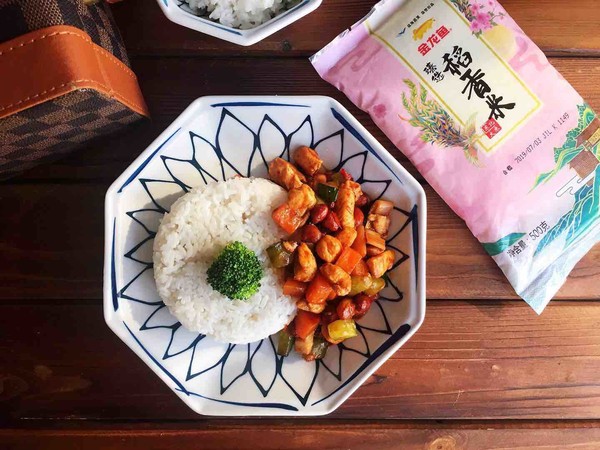 秒殺飯店的宮保雞丁蓋澆飯的做法-咸鮮味炒菜譜-易網健康養生網 秒殺飯店的宮保雞丁蓋澆飯的做法-咸鮮味炒菜譜