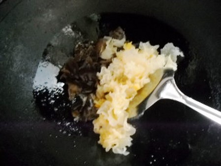 銀耳西芹枸杞子的做法-家常味炒菜譜-易網(wǎng)健康養(yǎng)生網(wǎng) 銀耳西芹枸杞子的做法-家常味炒菜譜