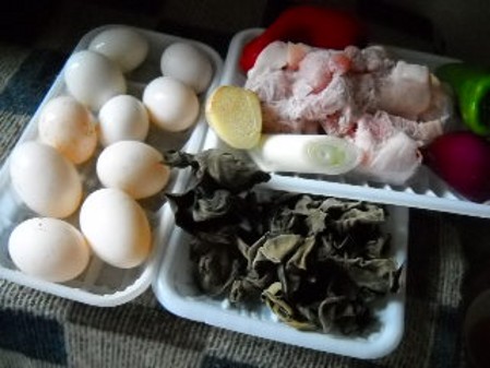 木耳燒鴿蛋的做法-家常味燒菜譜-易網(wǎng)<a href=http://www.jsjjzhkt.cn/ target=_blank class=infotextkey>健康養(yǎng)生</a>網(wǎng) 木耳燒鴿蛋的做法-家常味燒菜譜