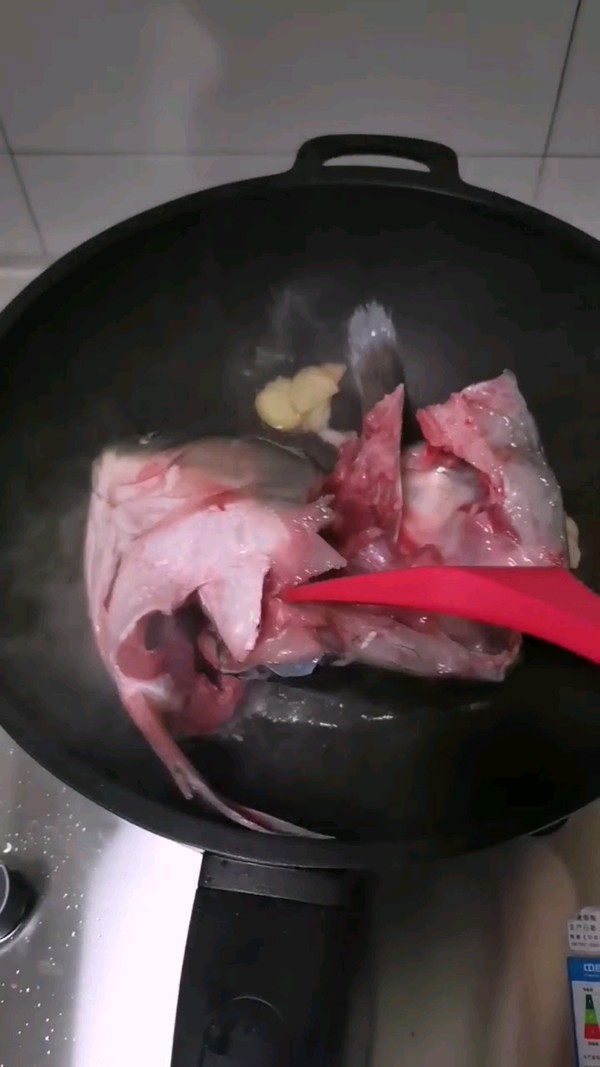 紅燒草魚頭的做法-家常味煮菜譜-易網(wǎng)健康養(yǎng)生網(wǎng) 紅燒草魚頭的做法-家常味煮菜譜