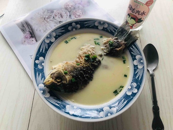 鯽魚湯的做法-家常味燉菜譜-易網健康養生網 鯽魚湯的做法-家常味燉菜譜