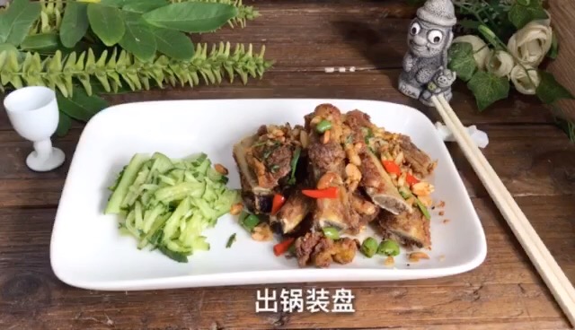 酥香排骨的做法-香辣味炸菜譜-易網健康養(yǎng)生網 酥香排骨的做法-香辣味炸菜譜