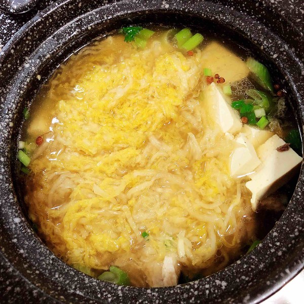 酸菜燉大骨的做法-咸鮮味燉菜譜-易網健康養生網 酸菜燉大骨的做法-咸鮮味燉菜譜