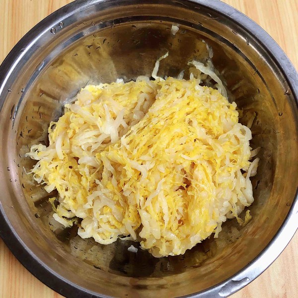 酸菜燉大骨的做法-咸鮮味燉菜譜-易網健康養生網 酸菜燉大骨的做法-咸鮮味燉菜譜