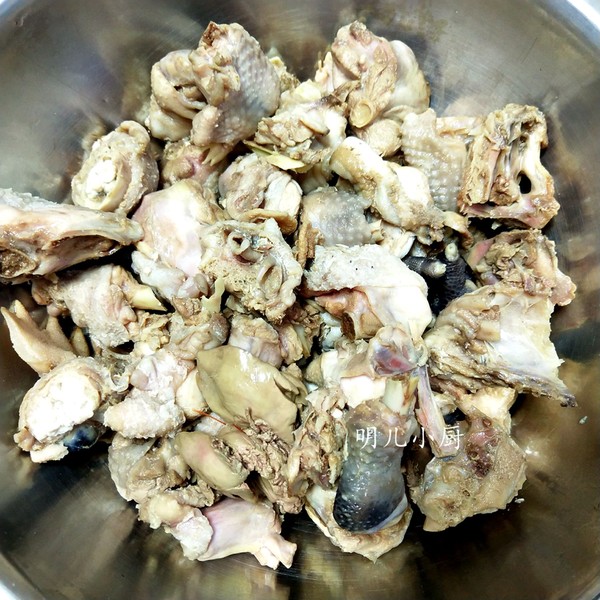 白玉菇燉雞的做法-家常味燉菜譜-易網<a href=http://www.jsjjzhkt.cn/ target=_blank class=infotextkey>健康養生</a>網 白玉菇燉雞的做法-家常味燉菜譜