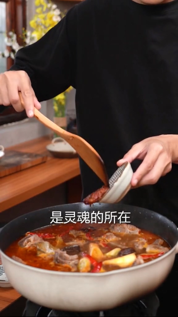 紅湯羊蝎子的做法-家常味煮菜譜