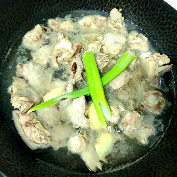 白玉菇燉雞的做法-家常味燉菜譜-易網健康養生網 白玉菇燉雞的做法-家常味燉菜譜