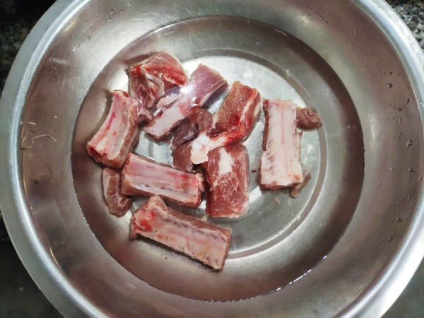 脆皮炸排骨的做法-家常味炸菜譜-易網<a href=http://www.jsjjzhkt.cn/ target=_blank class=infotextkey>健康養生</a>網 脆皮炸排骨的做法-家常味炸菜譜