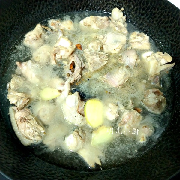 白玉菇燉雞的做法-家常味燉菜譜-易網健康養生網 白玉菇燉雞的做法-家常味燉菜譜