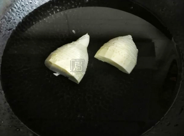 銀絲梗菜炒冬筍的做法-咸鮮味炒菜譜-易網(wǎng)<a href=http://www.jsjjzhkt.cn/ target=_blank class=infotextkey>健康養(yǎng)生</a>網(wǎng) 銀絲梗菜炒冬筍的做法-咸鮮味炒菜譜