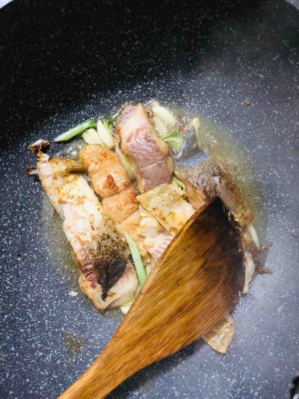 萬家香之紅燒草魚的做法-醬香味燒菜譜