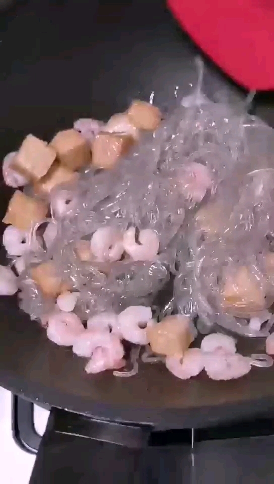 蝦仁粉絲煲的做法-家常味煮菜譜-易網健康養生網 蝦仁粉絲煲的做法-家常味煮菜譜