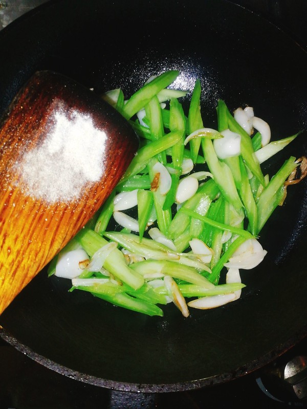 西芹百合的做法-家常味炒菜譜-易網(wǎng)健康養(yǎng)生網(wǎng) 西芹百合的做法-家常味炒菜譜