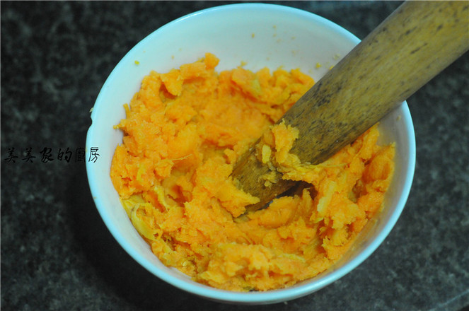 奶香濃郁紅豆糕的做法-甜味蒸菜譜-易網(wǎng)健康養(yǎng)生網(wǎng) 奶香濃郁紅豆糕的做法-甜味蒸菜譜