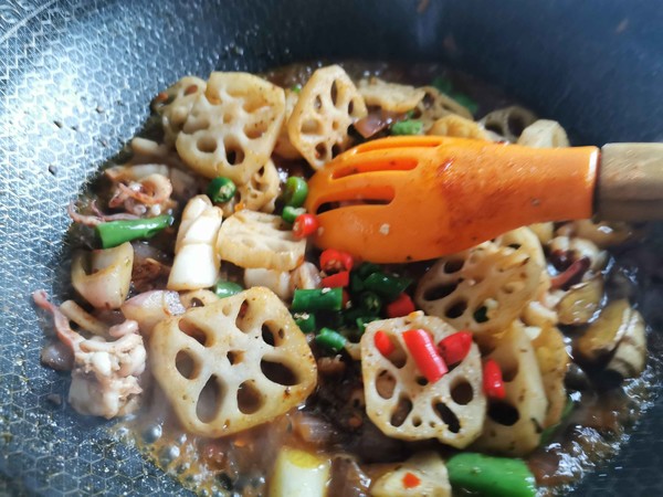 爆炒魷魚的做法-香辣味炒菜譜-易網健康養生網 爆炒魷魚的做法-香辣味炒菜譜