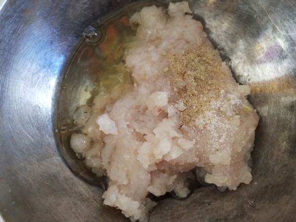 手打魚丸的做法-咸鮮味汆菜譜-易網健康養生網 手打魚丸的做法-咸鮮味汆菜譜