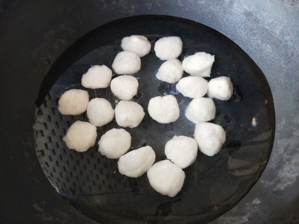 手打魚丸的做法-咸鮮味汆菜譜-易網健康養生網 手打魚丸的做法-咸鮮味汆菜譜