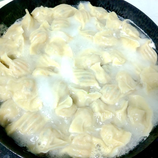 羊肉芹菜餃子的做法-家常味煮菜譜