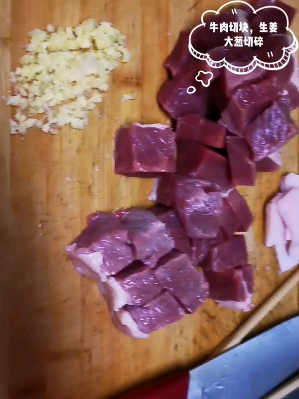 牛肉胡蘿卜餃子的做法-咸鮮味煮菜譜-易網(wǎng)<a href=http://www.jsjjzhkt.cn/ target=_blank class=infotextkey>健康養(yǎng)生</a>網(wǎng) 牛肉胡蘿卜餃子的做法-咸鮮味煮菜譜