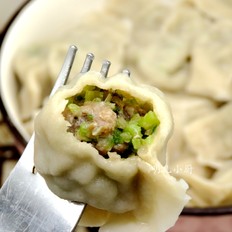 羊肉芹菜餃子的做法-家常味煮菜譜