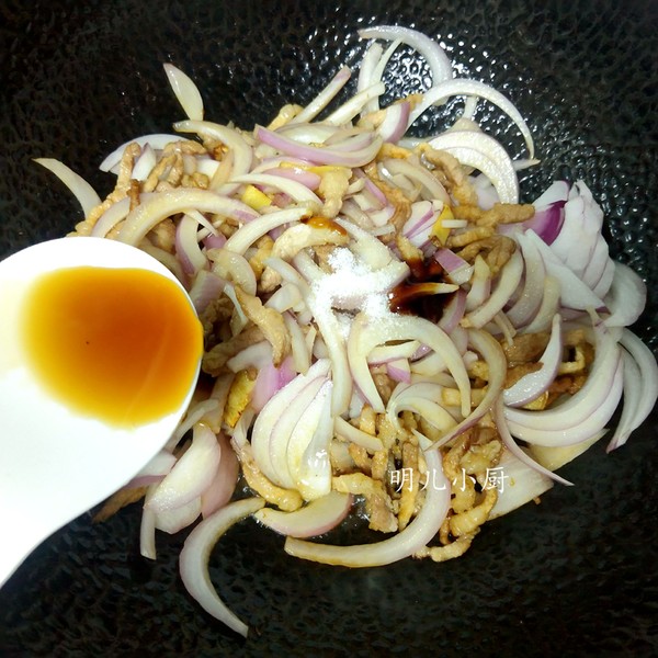 炒洋蔥的做法-家常味炒菜譜