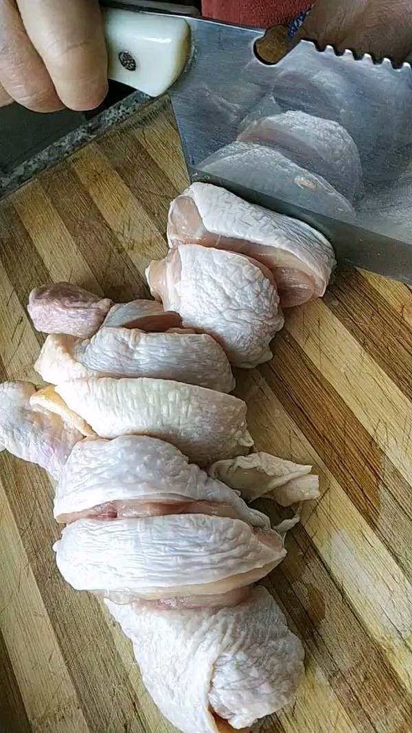 板栗紅燒雞腿的做法-家常味燒菜譜-易網健康養生網 板栗紅燒雞腿的做法-家常味燒菜譜