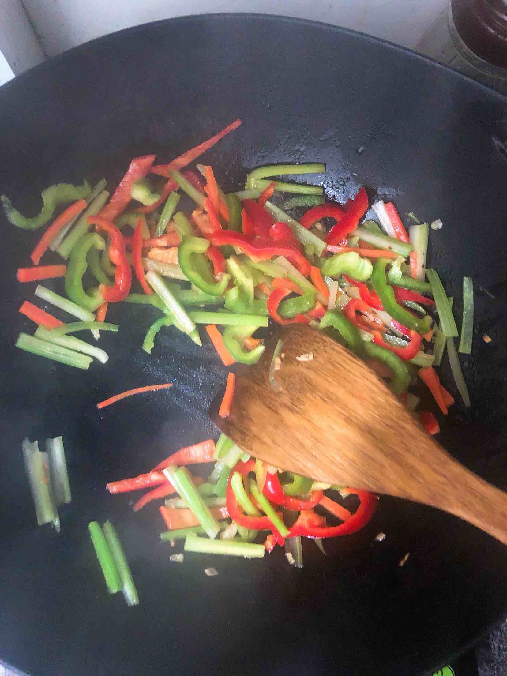 時蔬炒牛肉的做法-醬香味炒菜譜-易網健康養生網 時蔬炒牛肉的做法-醬香味炒菜譜