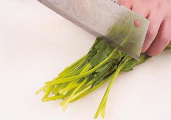 金銀蛋浸菠菜的做法-家常味炒菜譜-易網<a href=http://www.jsjjzhkt.cn/ target=_blank class=infotextkey>健康養生</a>網 金銀蛋浸菠菜的做法-家常味炒菜譜